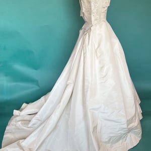 Demure Old Hollywood Vintage 1950s Taffeta Wedding Dress with Train / size XS