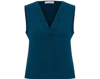 Ärmlös V-ringad blus: Damtopp för business casual - Puderrosa