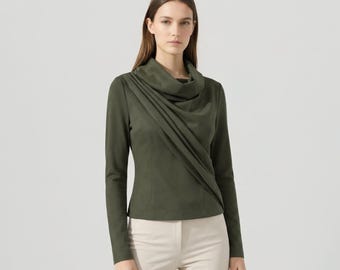 Draperad kakifärgad blus med lång ärm och krage