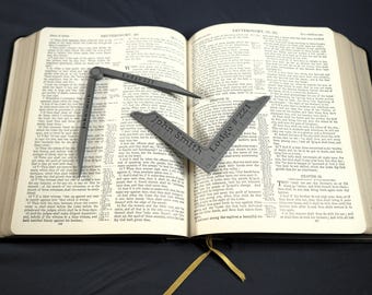 3D Printed Square and Compass - Available in Gold and Silver PLA, blank, Engraved or elegant with or without display case