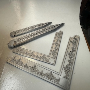 Equerre et boussole uniques imprimées en 3D