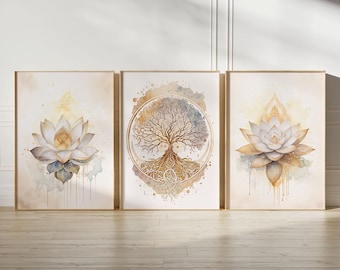 Puede incluir: Tres pinturas de acuarela enmarcadas con un tema de naturaleza. La pintura central presenta un árbol de la vida con raíces y ramas intrincadas. Las pinturas a cada lado presentan una flor de loto blanca con acentos dorados.