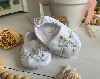 0-3m Heirloom, hand embroidered, baby shoes.  Pastel flower sprays.  Perfect for pictures and that one of a kind gift. Ready to ship.