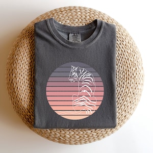 Retro Tiger Tshirt, Oversized t-shirt, Tiger Shirt, Comfort Colors, Premium T Shirts, Retro Aesthetic, Sunset Shirt, Mauve