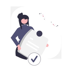 Könnte beinhalten: Eine Frau in einem dunkelblauen Hemd hält ein weißes Dokument mit einem schwarzen Kreis und einem Häkchen. Das Dokument hat drei Zeilen Text.