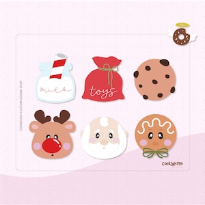 Op de afbeelding: Een verzameling kerstkoekjesontwerpen. Bevat melk met een rietje, een rode zak met "toys", een chocolate chip cookie, een rendier, de kerstman en een peperkoekmannetje.