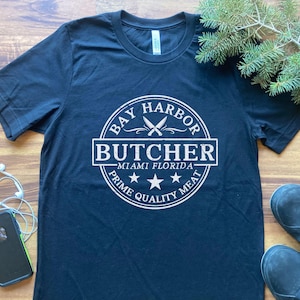 Maglietta divertente Bay Harbor Butcher Meat Shop Logo aziendale Parodia Spettacolo umorismo Miami Florida Serial Killer Tshirt Regalo Tagli di prima qualità Coltelli Maglietta