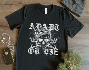Aanpassen of sterven T-shirt, overleven evolueren omarmen veranderen kroon Skull Crossbones veerkrachtige emo punk Goth overlevende krijger koning evolutie shirt cadeau