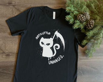Gewoon een beetje losgeslagen tshirt, Death Kitty Feral Cat Dangerous Reaper Scythe Bloody ondeugend donkere humor shirt cadeau, punk goth occulte emo