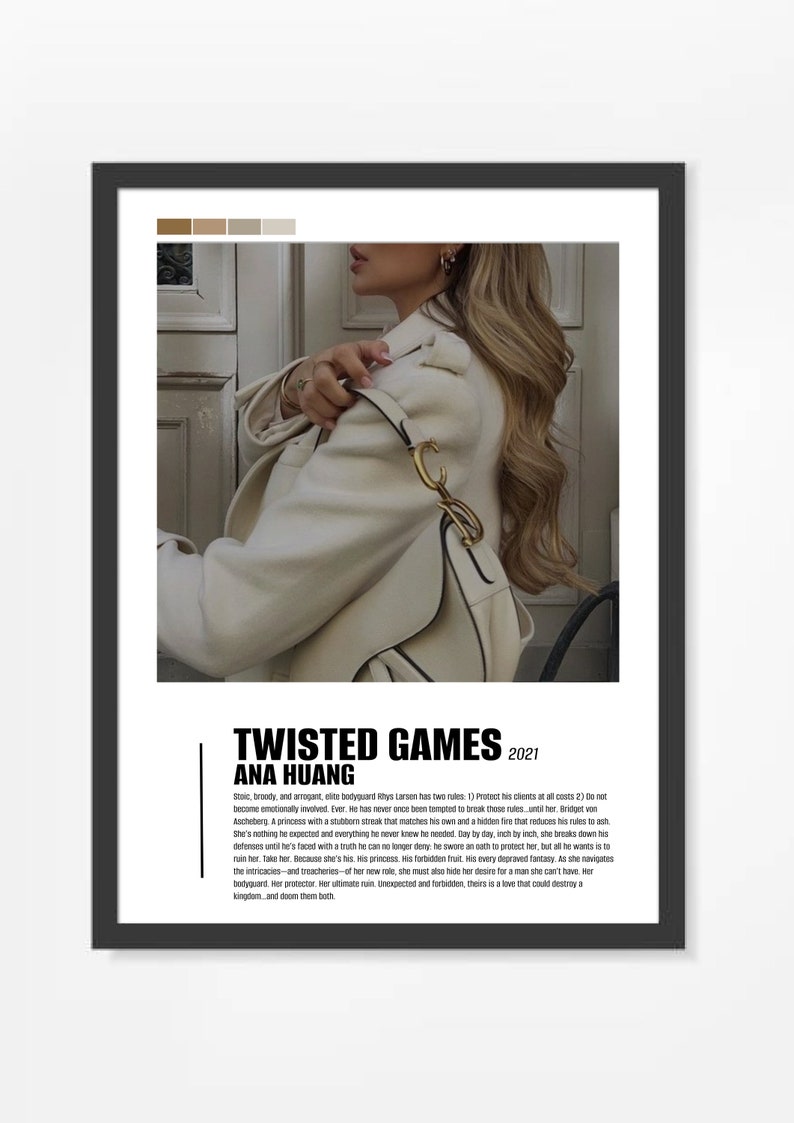 Op de afbeelding: Een ingelijste poster met de boekomslag van "Twisted Games" van Ana Huang. De afbeelding toont een vrouw in een cr&egrave;mekleurige jas met een witte handtas en een gouden ketting. De poster heeft een zwarte lijst.