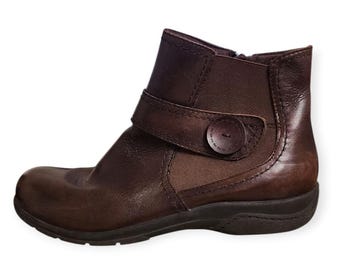 Clarks Chocolate Brown Leather Comfort Preppy Side Zip Fall Ankle Bootie Women's