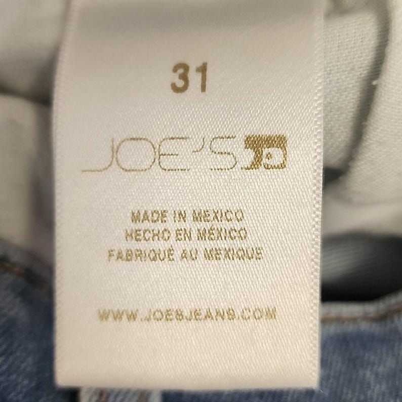May include: A close-up of a white tag with the number 31 in a bold font. The tag features the brand name "JOE'S" and the text "MADE IN MEXICO" in English, Spanish, and French. The website address is also visible.