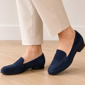 Clarks Artisan Navy Suede Penny Loafers Women's US 9.5 EU 41 Comfort Flats