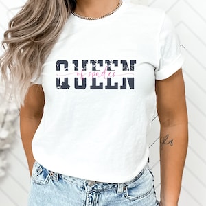 May include: White t-shirt with a black and gray graphic that says "Queen of spades QUEEN".