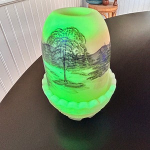Lampe vintage Fenton Art Glass 1978 « All Is Calm » peinte à la main