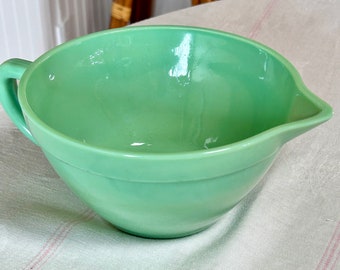 Jadeite Glass 1.25 Quart Mixing Bowl w/ Handle