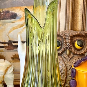 Vintage L.E. Smith 21” Green Simplicity Ribbed Swung Glass Vase Fat Bottom