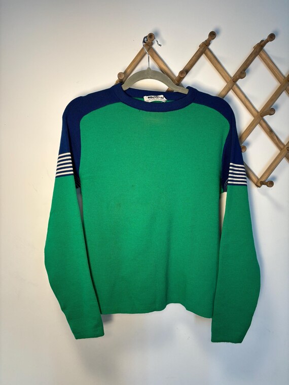 Kelly green and navy sweater best sale