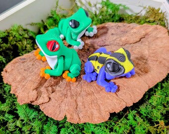 Articulated 3D Printed Frog Figurine, Poseable Desk Buddy Fidget Toy