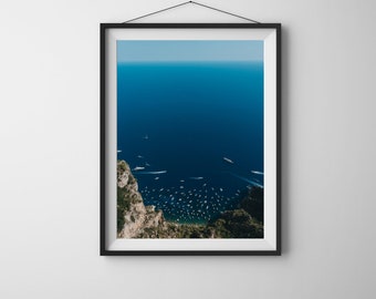 Top of Capri - Carteles verticales mate premium - Arte de la pared de Italia - Decoración de la casa de playa - Verano italiano - Decoración del baño - Fotografía de Italia