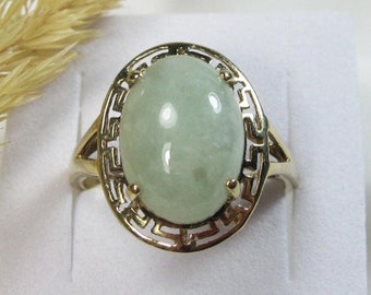 Art Deco style 9 kt solid gold ring with large jade cabochon with Greek key decor, size 8,3/4 gift for her, March birthstone, M11