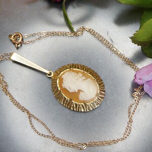 Vintage 9kt gold cameo  pendant, cameo necklace, Shell Cameo pendant, Solid gold pendant, gift for wife, Gift for her, gift for mom, C40