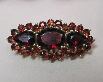 Vintage Victorian style 8kt Gold brooch, gold pin brooch, January gemstone jewelry, Vintage gift, garnet gold jewelry gift for herG124
