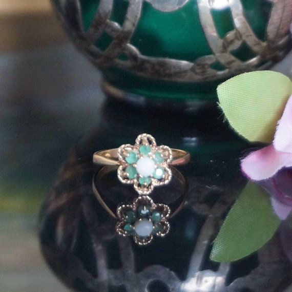 Vintage 9kt gold Opal & Emerald ring, October bir… - image 1