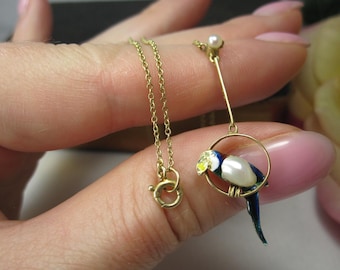 Antieke Edwardiaanse zeldzame halsketting van 15 karaats geelgoud met gouden en geëmailleerde vogel, kostbaar Engels juwelierskunstwerk, TB605
