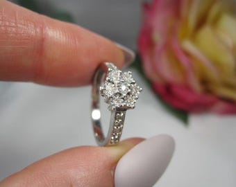 Diamantring med blommigt kluster, storlek 5 1/2, engelska antika smycken i 9 karat vitt guld, TB268