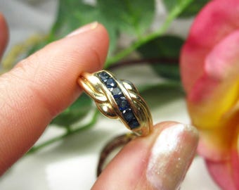 Vintage Sapphire cross over gold ring, Ring size US 7 , S3