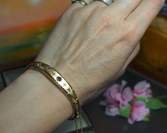 Antieke Engelse 9 kt gouden diamant en robijn armband met veiligheidsketting, RU13