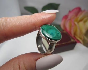 Vacker stor ring i malakit och sterlingsilver, storlek 9 1/2, antik art déco-eran, TB265