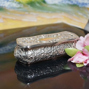 Antique English sterling silver snuff box. Birmingham 1903. By Henry Matthews, TLJ30