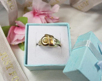 Vintage 10kt Gold ring with fire Opal, US size7, O.20