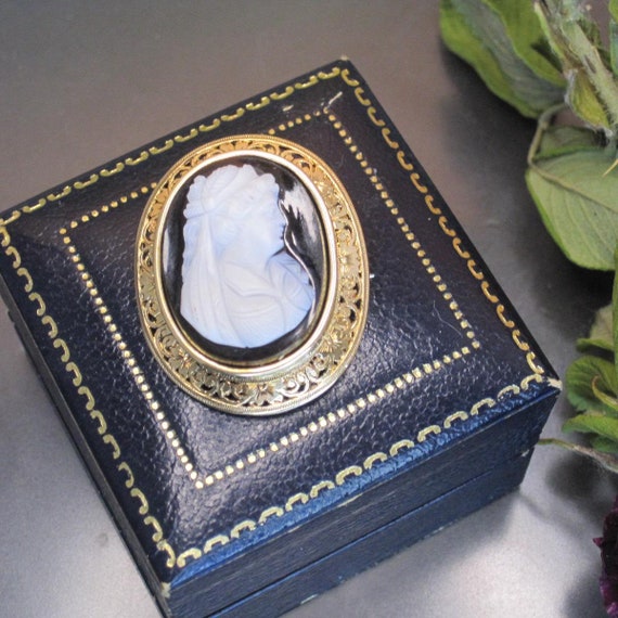 Black onyx cameo brooch sale