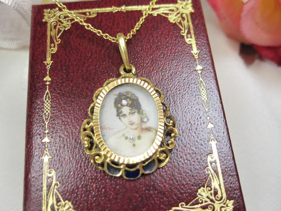 Victorian Rare 18kt gold hand painted portrait pendant of a lady with diamonds and artist signature, LP7