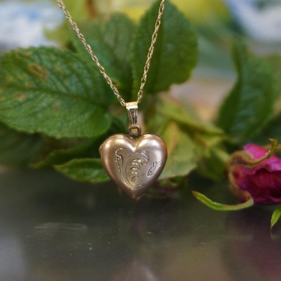 Victorian 9kt gold locket pendant with swirls engraving, 2 sides picture locket, Heart locket pendant, Antique locket pendant,LP13