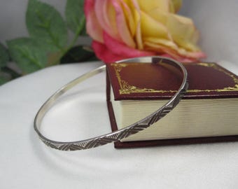 Collectible Vintage Sterling Silver Spin-Bangle with Etched Pattern, TB198