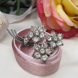 Vintage Silver paste Floral Brooch,Flower swirl silver brooch, Silver paste brooch, Clear  paste stones silver brooch, Gift for her, P20