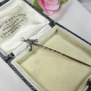 Broche antiguo inglés de oro y plata de 9 kt. Broche de oro con la letra "A" y diamantes y perla. Regalo perfecto para él, su esposo, su esposa o para un aniversario. D28