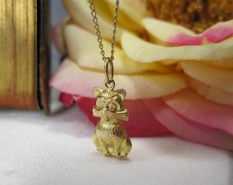 Schattige, sierlijke Engelse vintage kattenhanger, gemaakt van 9kt geelgoud, TB607