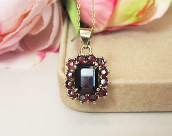 Vintage Gold garnet cluster pendant,  G113