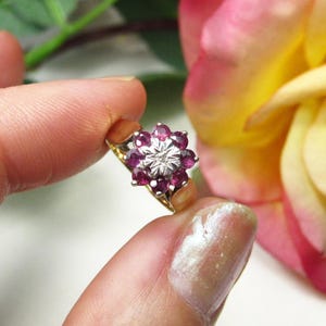 Massiver 9kt Gelbgoldring mit Rubin und Diamanten, Größe 18,5 mm, RU5