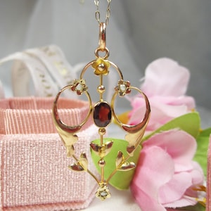 Victorian 9kt gold pendant pearls & garnet, Victorian Lavaliere garnet Pendant, January Birthstone Necklace, Victorian Necklace, G127