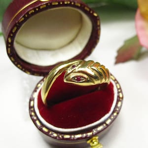 Antique Gold snake ring with garnet eyes, Ring size US 8 3/4, G4