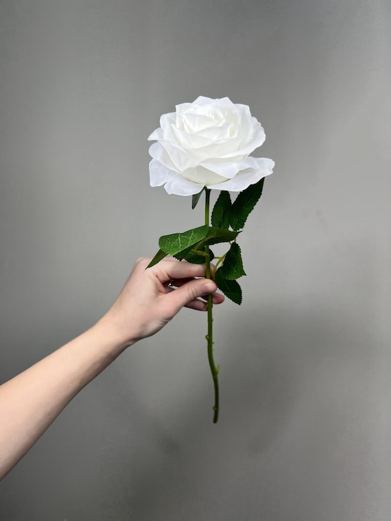 Weie Rose Knstliche Blumenkpfe mit Stngelblttern Hochzeit Rosen fr  Blumenstrau DIY Reine weie Rosen Real Touch Floral Wei Liefert Blumen -  Etsy.de