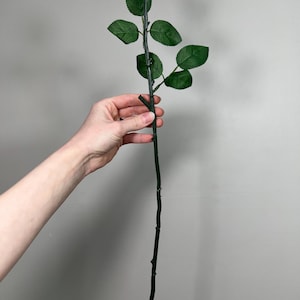 Tallo de flor artificial realista con hojas de 19,6&quot; de aspecto natural, verde, tallo de alambre realista para rosas y ramos de bricolaje, material de imitación para manualidades.