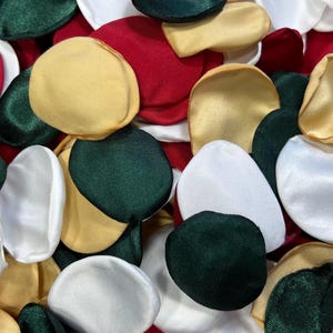クリスマスの花びら 緑 赤 金色の花びら 白 ウェディング デコレーション フラワーガールの花びら エメラルド グリーン 赤 通路デコレーション 花びら 白 緑 金色 紙吹雪