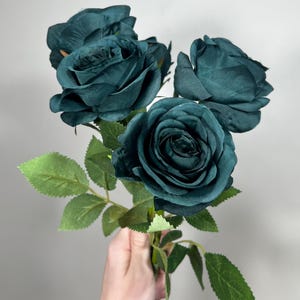 Donkerblauwe roos pauwgroene bloem met lange stelen bloem kunstbloem donkergroene roos bruiloft DIY smaragdgroene bloemhoofd groenblauw